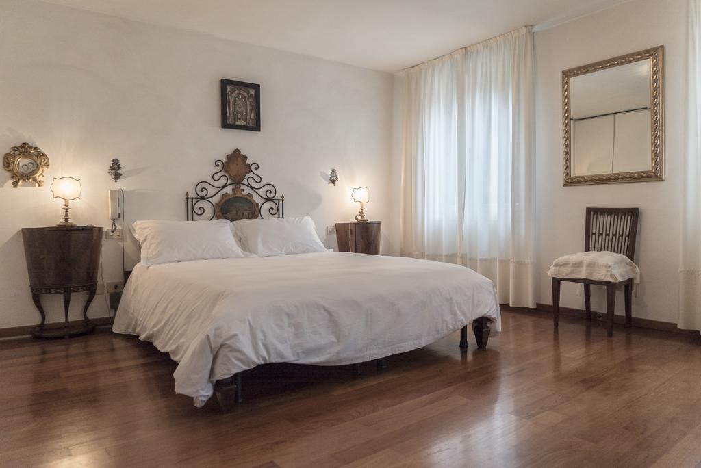 Апартаменты Accademia Terrazza Венеция Экстерьер фото