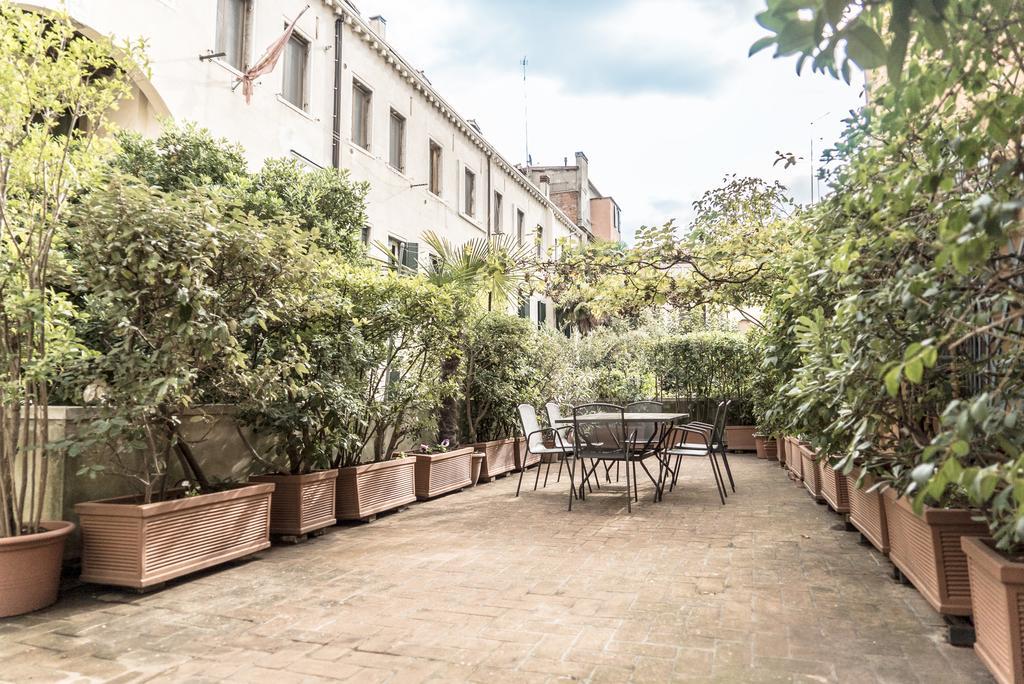 Апартаменты Accademia Terrazza Венеция Экстерьер фото