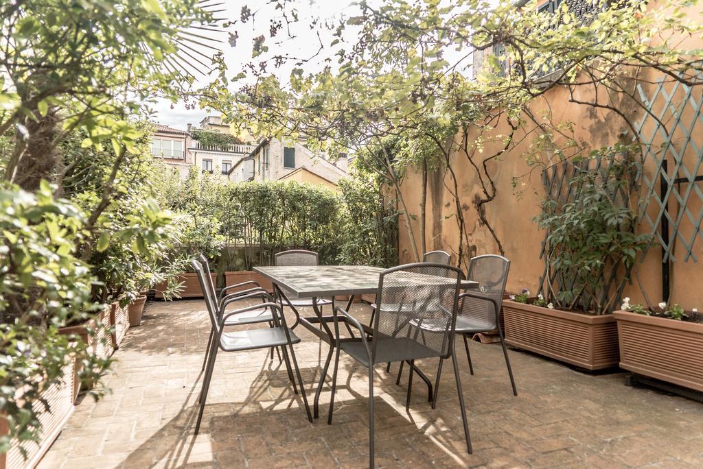 Апартаменты Accademia Terrazza Венеция Экстерьер фото